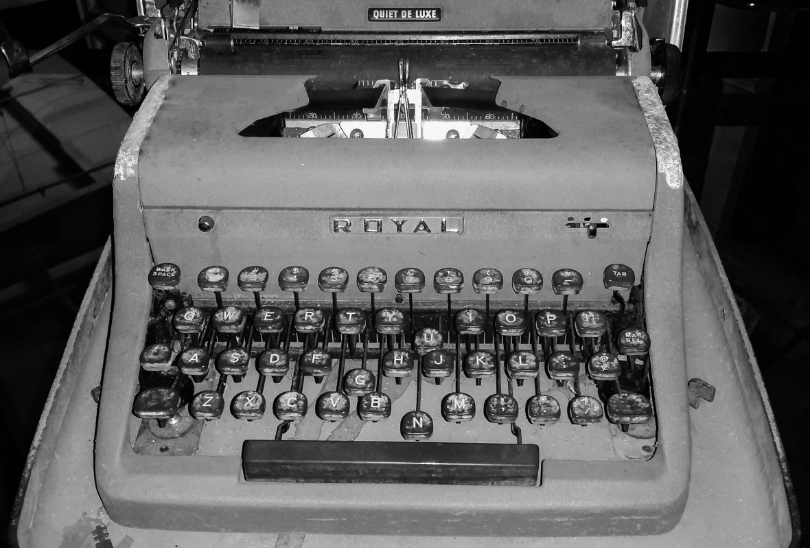 Antique TypeWriter Black & White